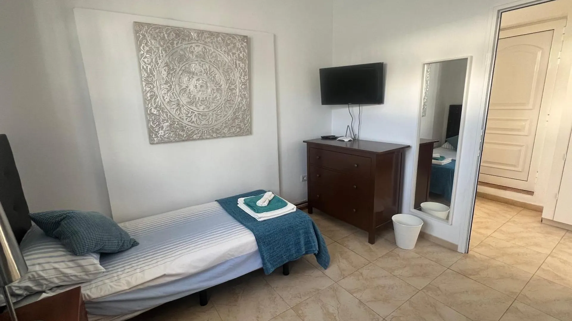Casa Swn-Y-Mor, Two Bedroom Apartment With Private Pool コスタ・テギセ スペイン