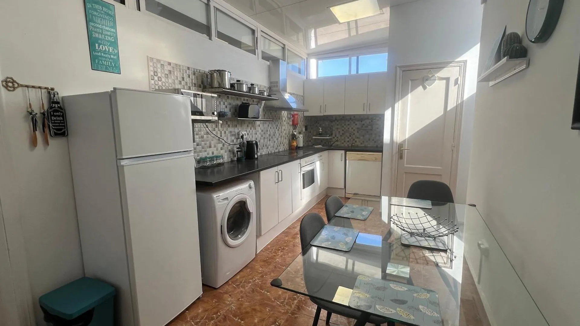 Casa Swn-Y-Mor, Two Bedroom Apartment With Private Pool コスタ・テギセ スペイン